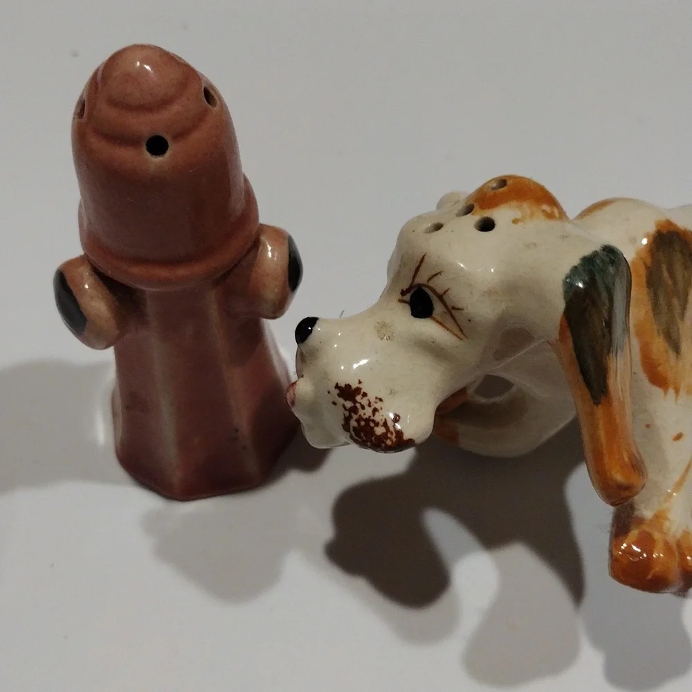 Vintage 1960, dog lifting leg on fire hydrant salt and pepper shaker made Japan - Picture 8 of 11